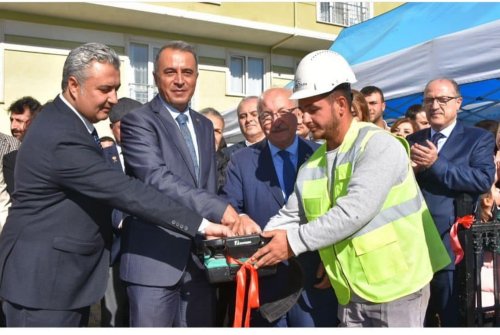 Dr. Sadık Ahmet Kent Parkı’nın Açılışına Ve İ̇tfai̇ye İ̇stasyonu Temel Atma Töreni̇’ne Katılım Sağladı.